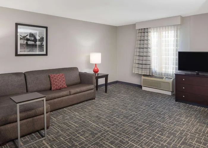 La Quinta Inn & Suites by Wyndham Atlanta Airport South