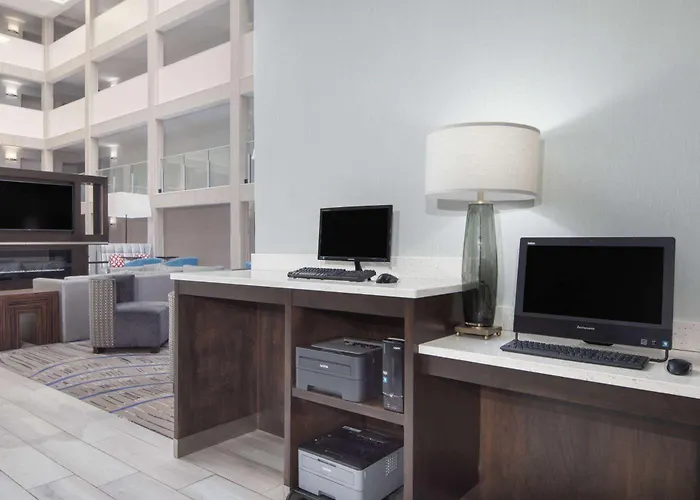 La Quinta Inn & Suites by Wyndham Atlanta Airport South