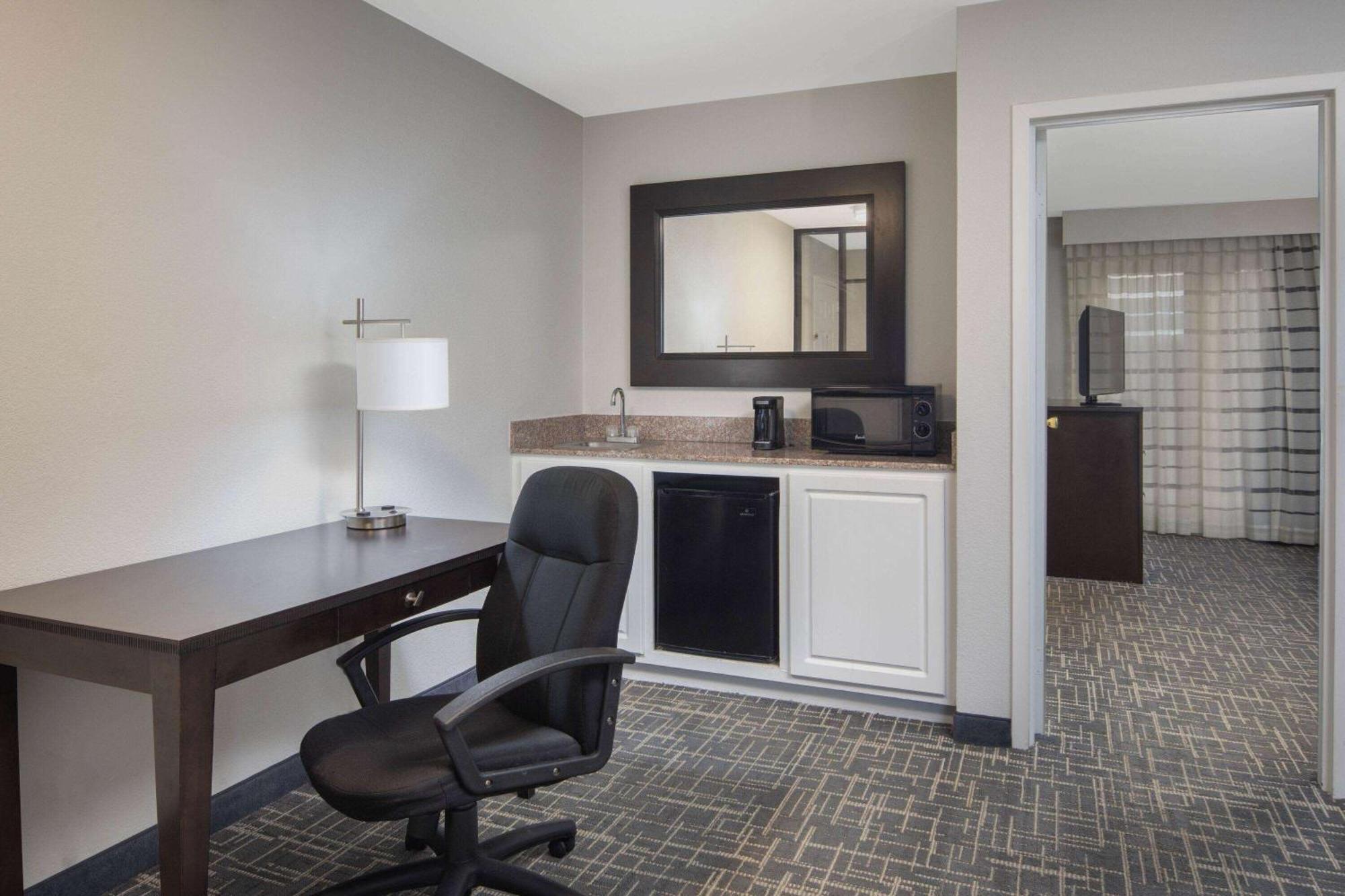 La Quinta By Wyndham Atlanta Airport South College Park
