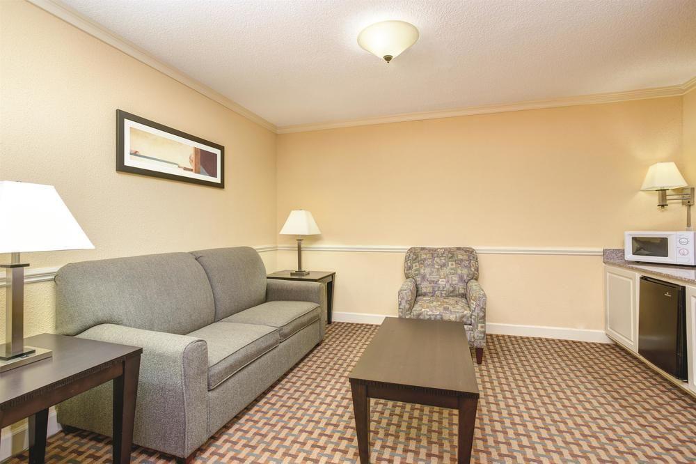 Hotel La Quinta By Wyndham Atlanta Airport South 3*