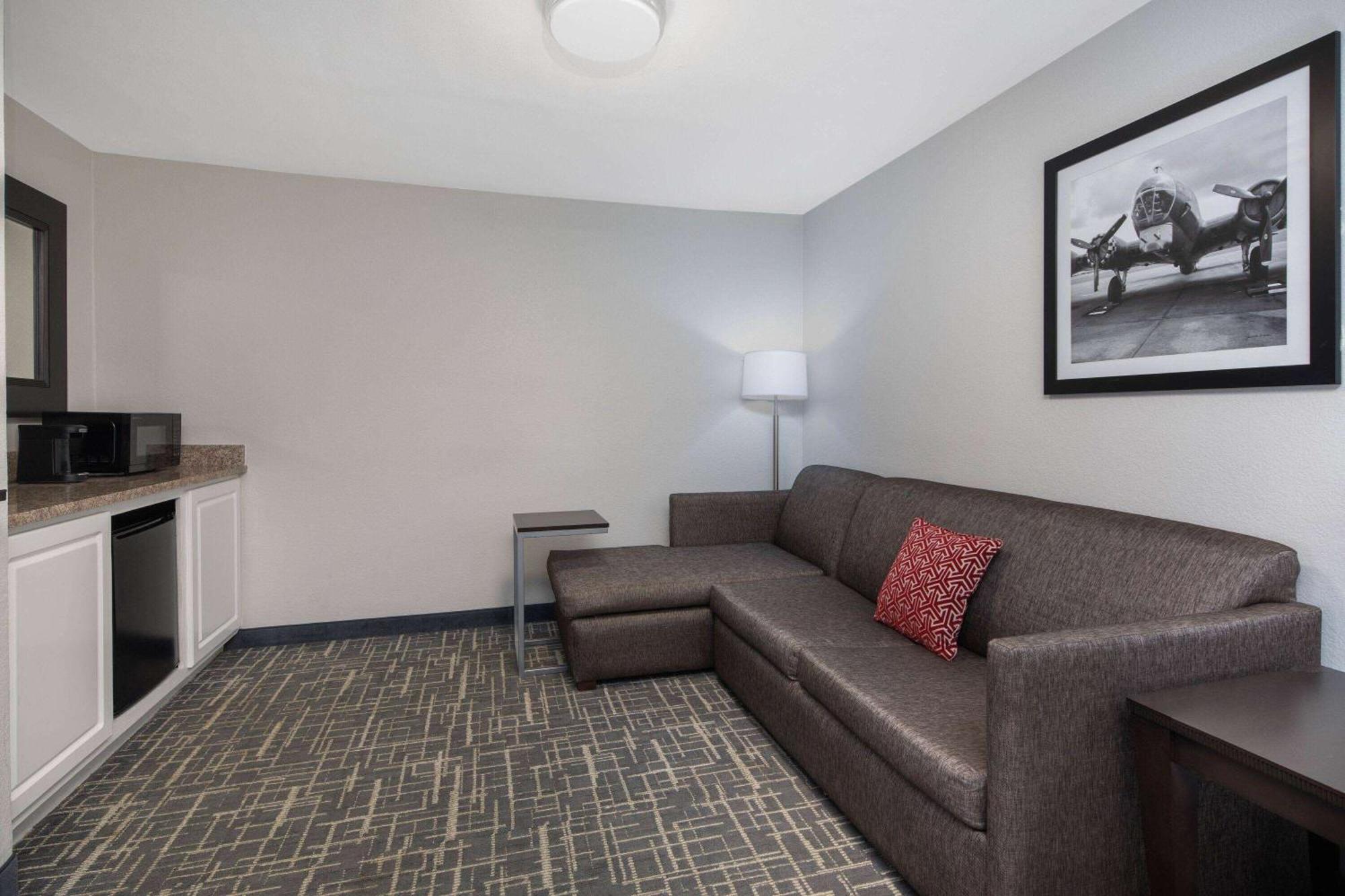 La Quinta By Wyndham Atlanta Airport South College Park