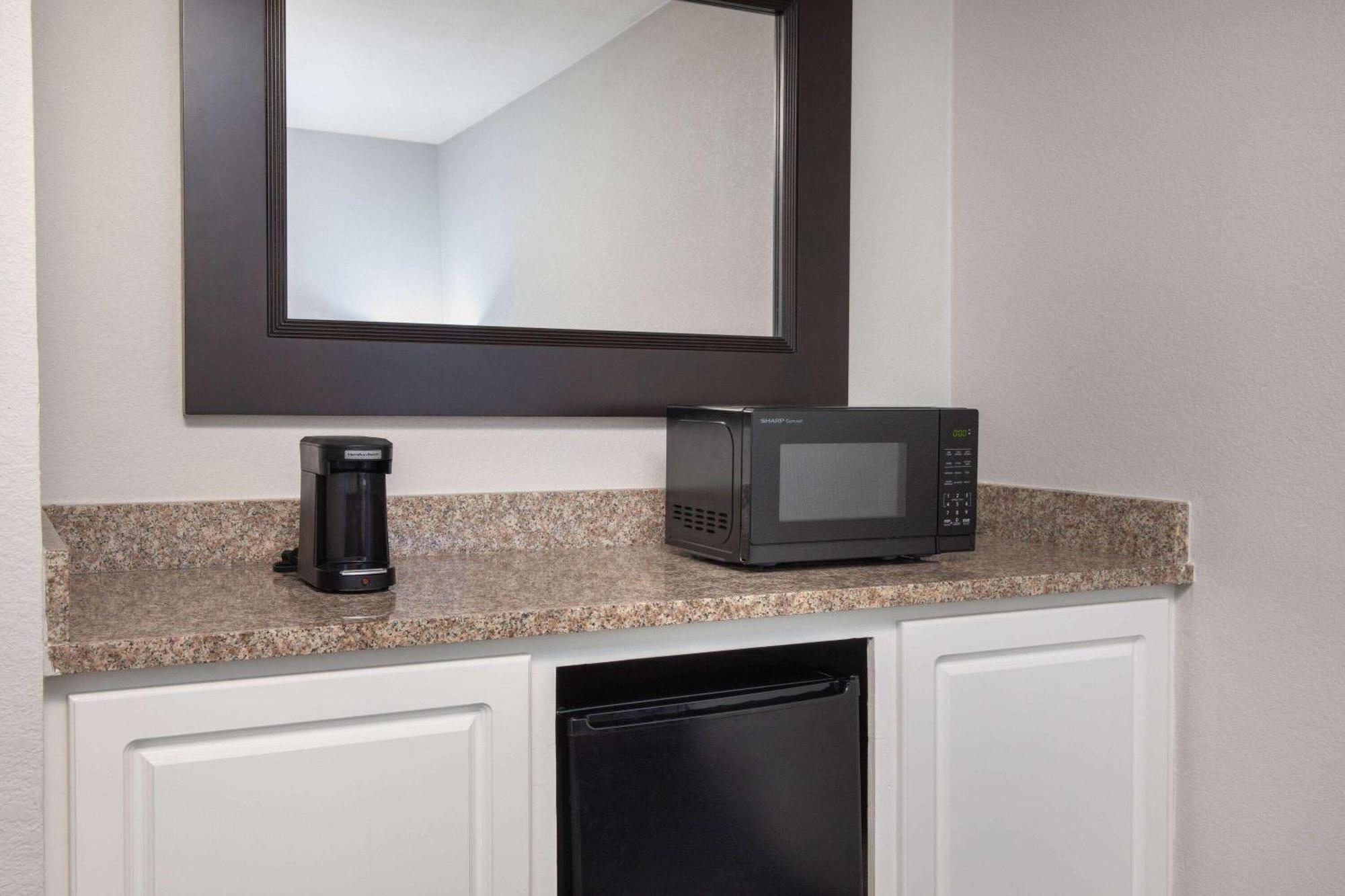 Hotel La Quinta By Wyndham Atlanta Airport South