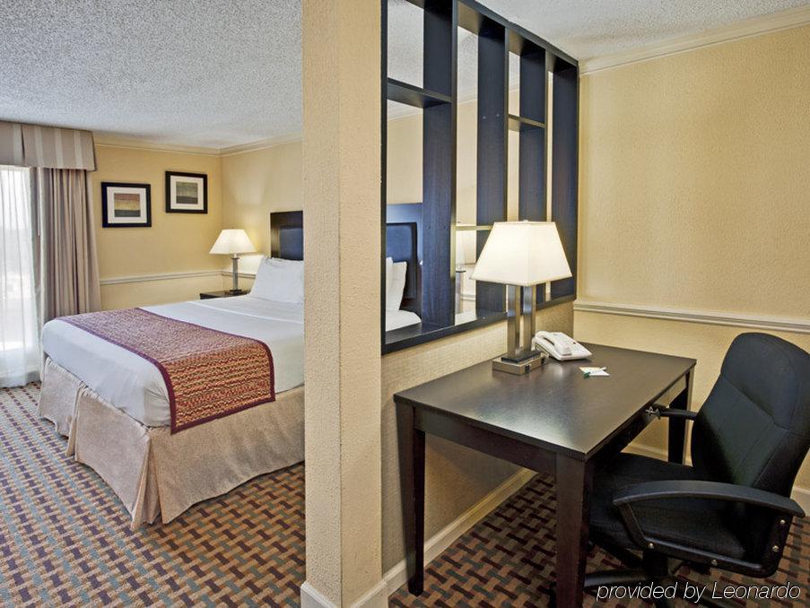 La Quinta By Wyndham Atlanta Airport South Hotel College Park